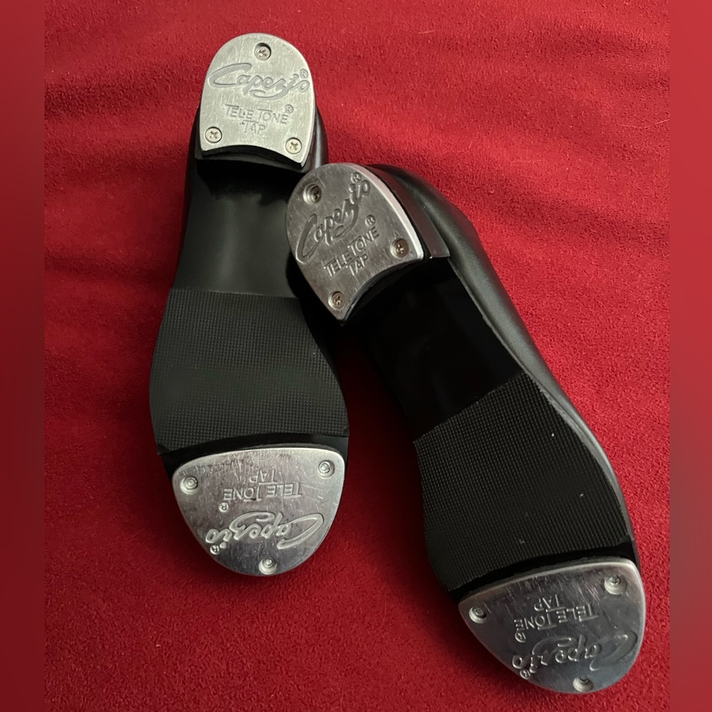 Capezio Black Tap Shoe, Size 1 Youth